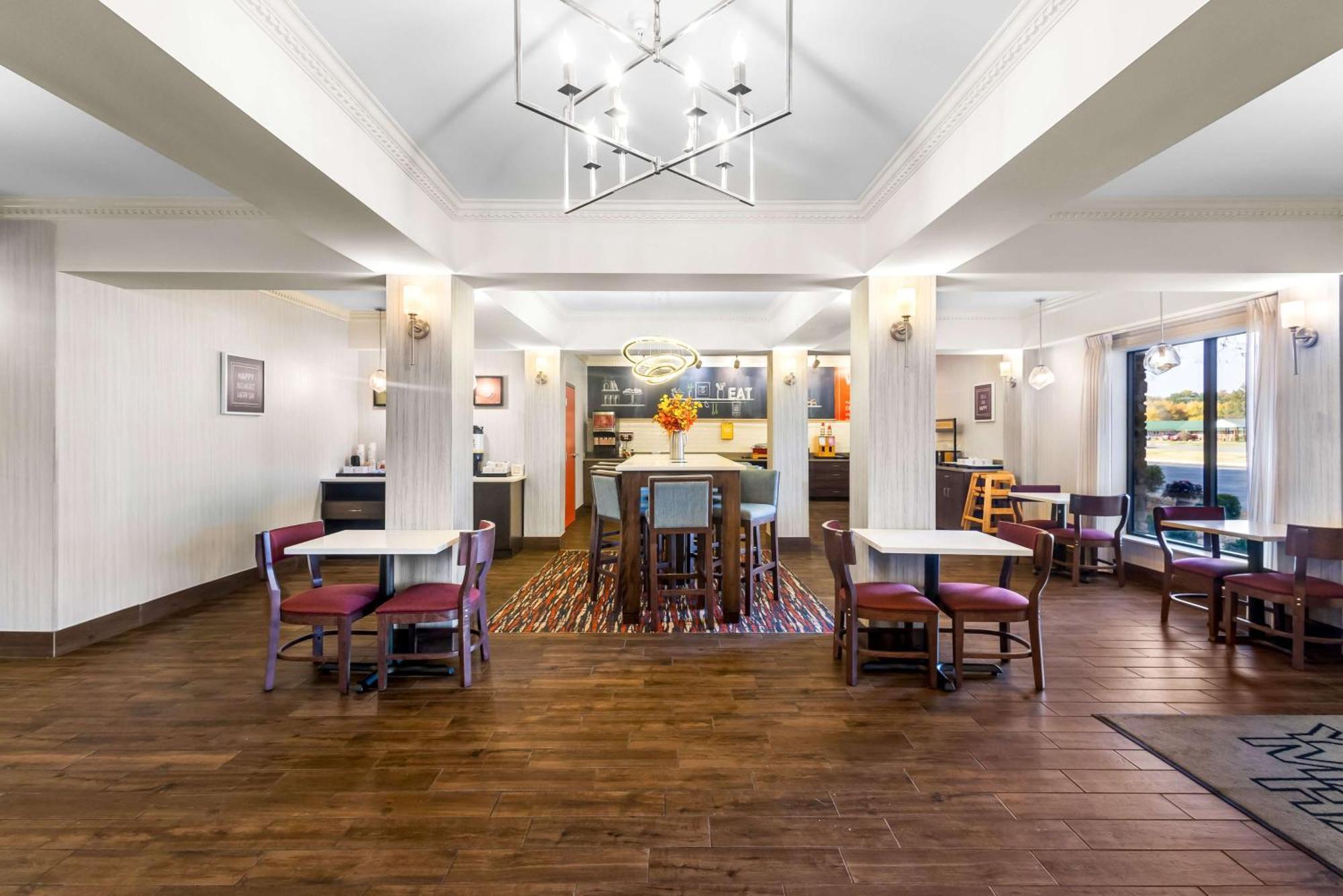 Hampton Inn Marion Esterno foto